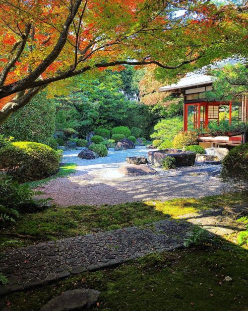 御香宮神社庭園“遠州ゆかりの石庭” [ 京都市伏見区 ] Gokonomiya Jinja Shrine Garden, Kyoto の写真・記事を更新しました。 ーー豊臣秀吉や徳川御三家ゆかりの伏見