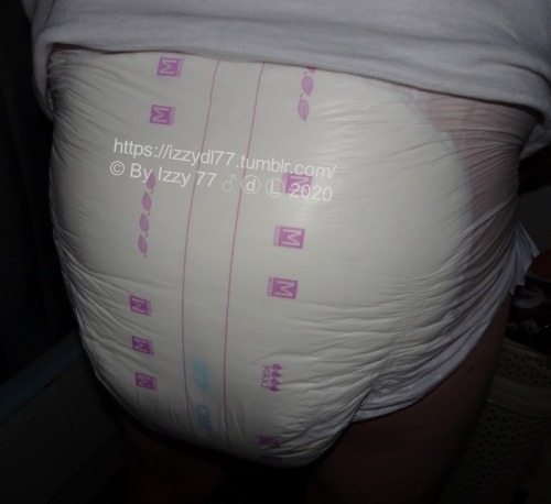 izzydl77: Wearing (and using) thick maxi adult disposable diapers. For day and night. © By Izzy