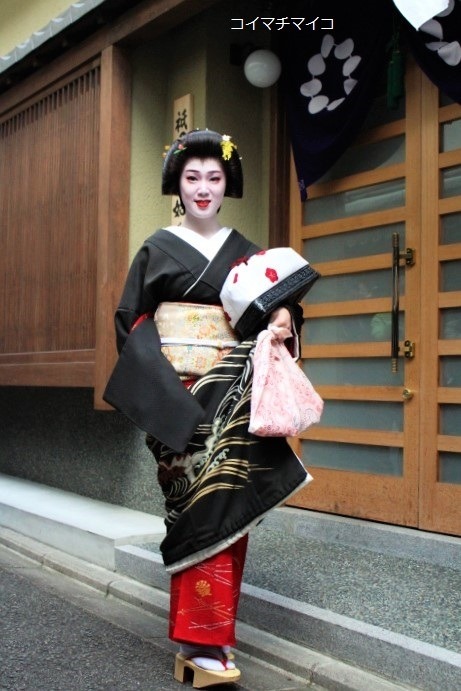 geisha-kai:  New Year’s celebrations 2016: geiko Ryouka and Tsunemomo of Gion Higashi