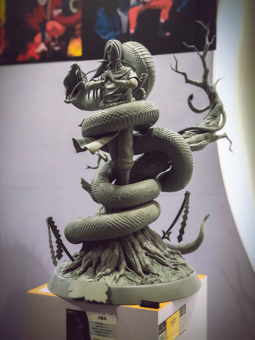 theartofmany:  Artist:  smile _zTitle:  Orochimaru and Gaara“I recently participated in the making of the statue of NARUTO ，Orochimaru and Gaara”Impressive work…