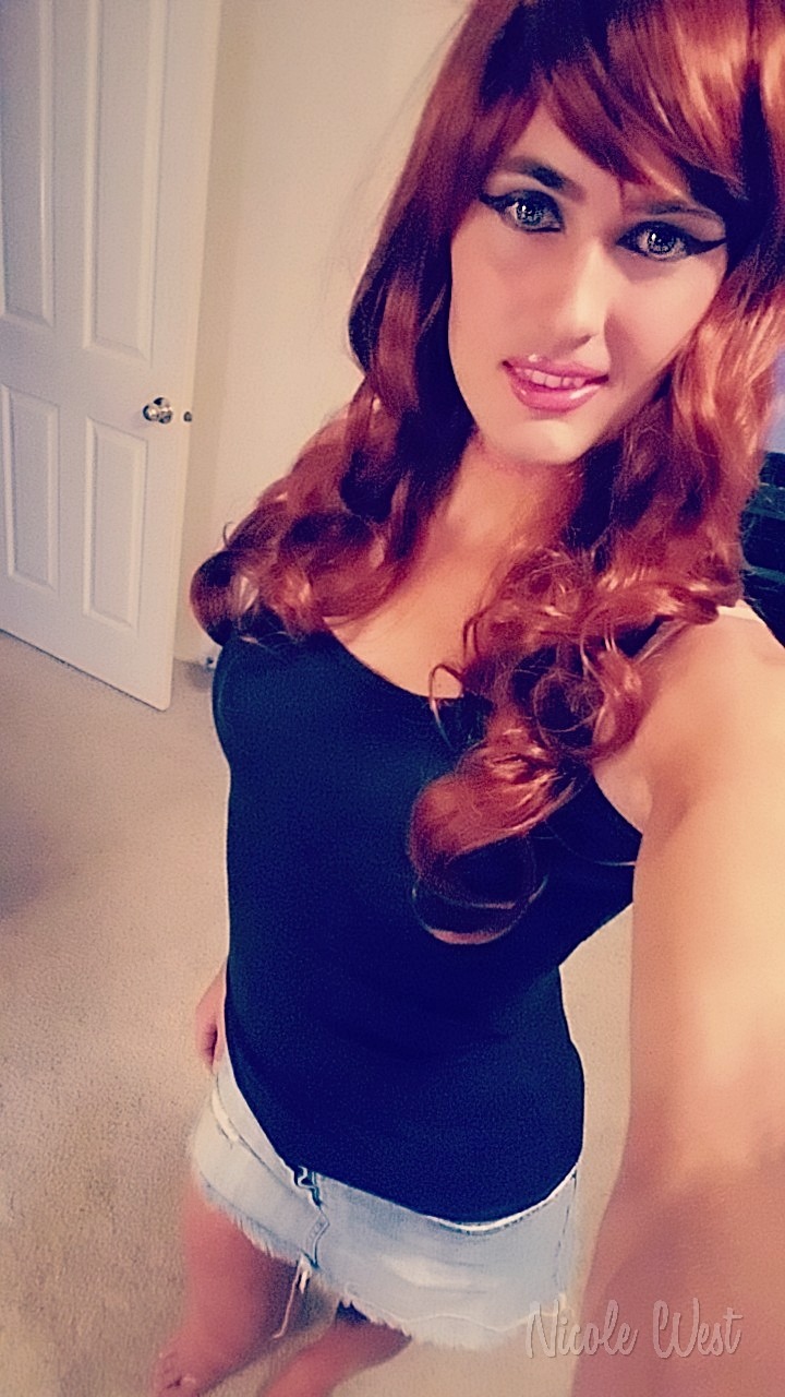 missnicolewest:Working on a Saturday. Overtime babe ;) Beautiful love the red hair