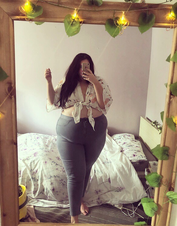 that-fatt-girl:  Bought jeans online and they actually fit 🙌🏻👏🏻