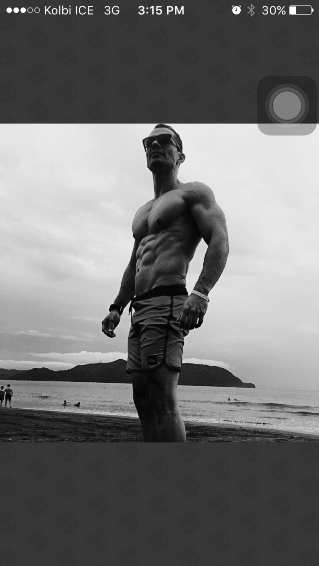 grindrsjo:  BISEXUAL VERSÁTIL de Santo Domingo por la McDonald’s.