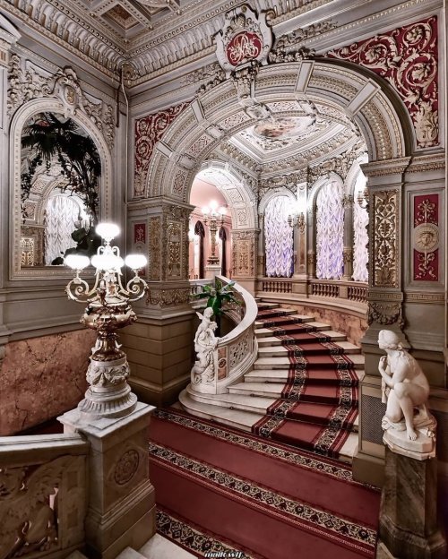 livesunique: Palace of Grand Duke Vladimir Alexandrovich, Saint Petersburg, Russia,Photo by Maik Wäs