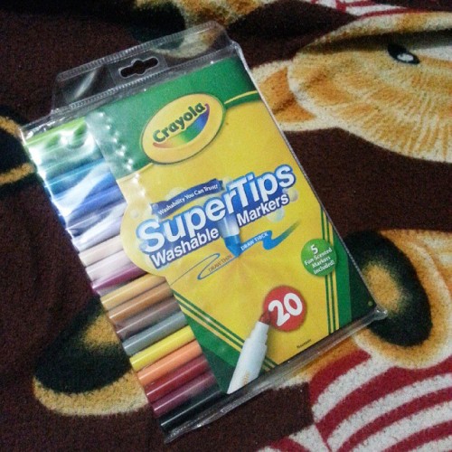 Joining the Crayola craze! Hahaha @calligrafikas 20&rsquo;s lang meron.. hahaha #crayola #callig