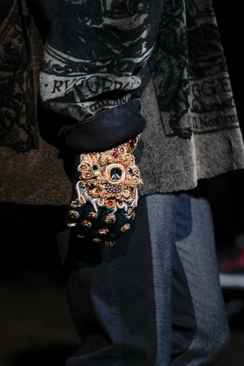 narcissiste:Embellished gloves at Dolce & Gabbana Fall 2014 Menswear