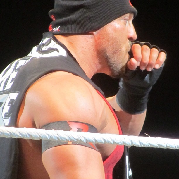 stache-stan:  so I maybekindasorta lurked some people’s instagram photos and found