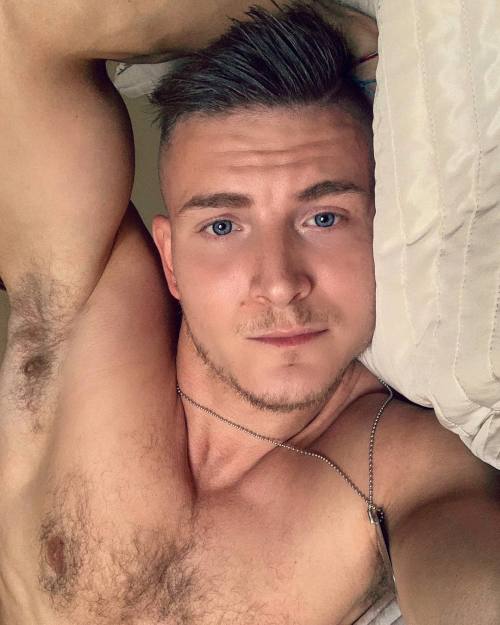 https://64.media.tumblr.com/2884c72d7d080e391bb9ec25f630979e/2957d6b6983404fe-2a/s500x750/914a40f6c3fc3ad2b126b8b5e5d914c86c67f74f.jpg