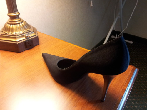 SFW black, stiletto heel, crepe, fever, stuart, pointed toe, pumps, weitzman, flickrandroidapp:filte