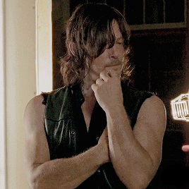 reedusgif:  (❤︎‿❤︎)