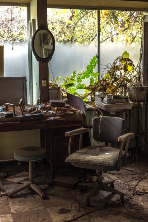 Abandoned clinic with a beautiful operating room.