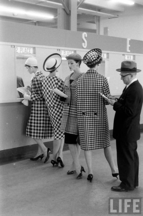 Race Track Fashions(Nina Leen. 1958)