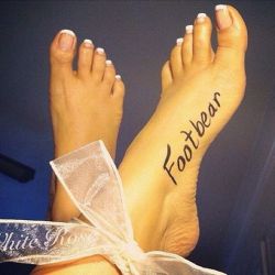 thoughtfultoes:  Meet a girl that’s sexy and petite with pretty feet today.http://viewthis.site/cutetoes