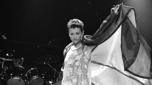 Delores O’Riordan, lead singer of The Cranberries, has passed away. Yet another amazing artist we ha