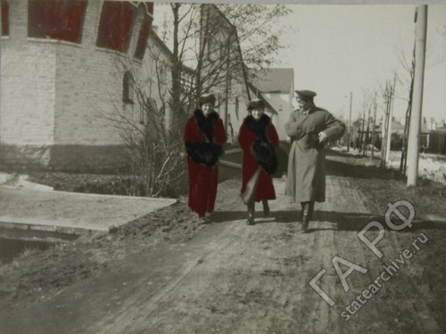 Grand Duchesses Maria and Anastasia of Russia. (x)