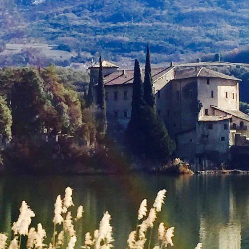 On my way home from vacation I pass this beautiful house in the lake! #Italy #treasures #nature #mou