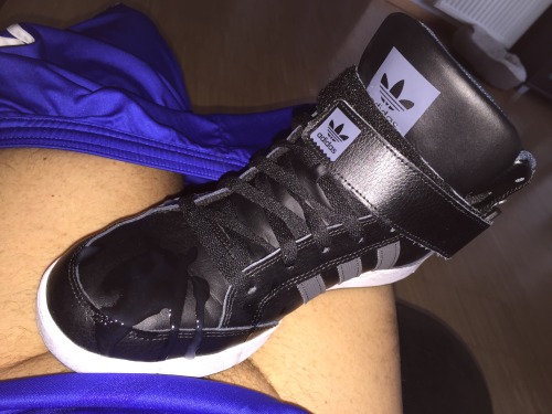 adidassneakerfreak: Morning cum on my newest Adidas