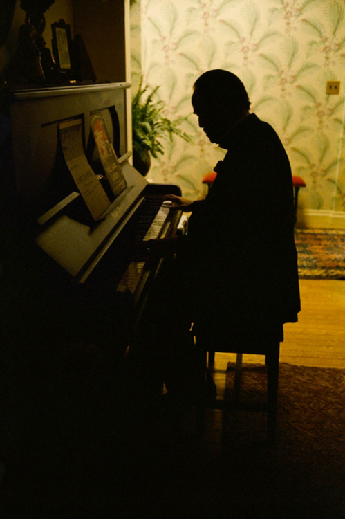 Brando at the Piano, Godfather I, 1972. Photograph by Steve Shapiro.Steve Schapiro (born 1934) photo
