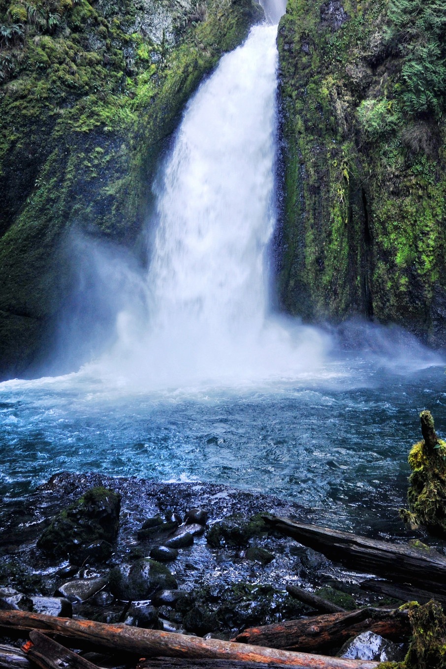 decepticun:  Wahclella Falls, Oregon | by Seattle ✈ Dredge 