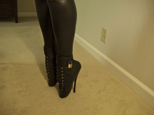 stacyvegas:Latex stockings and locked ballet boots - two important parts of the bimbo fuckdoll uniform.