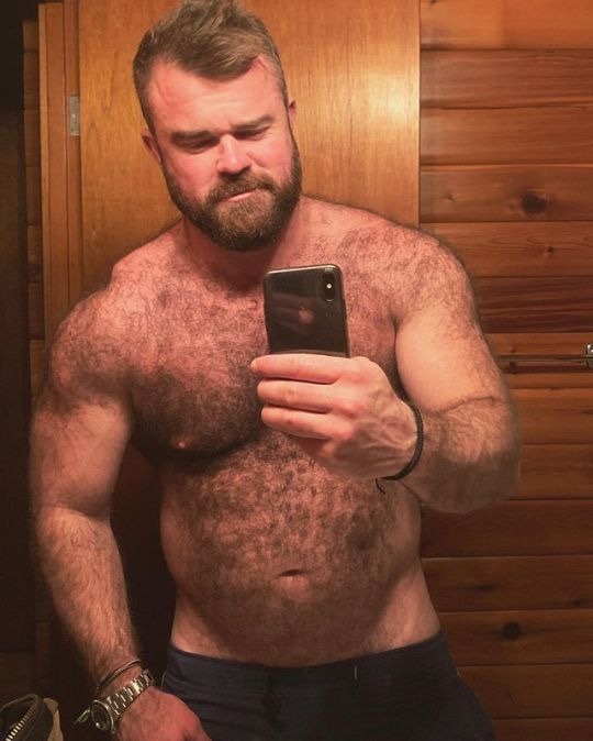 master-phish:kikbear3:This guy just really does it for me man. I bet he gives the best cuddles.🐻🐻🐻