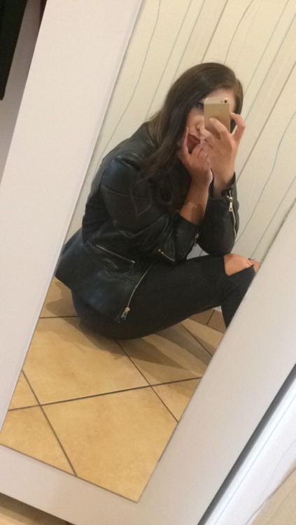 sexgesteuert:  💅🏿💘💦