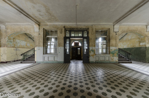 Abandoned bath house in Germany.Check the link for more from here..Beelitz Bath House
