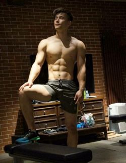 evianguy:Hawt Asian Stud!