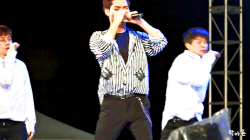 arongie: SEND ME A NUMBER AND I’LL MAKE YOU A GIFSET4) Favorite Aron performance?:  18091
