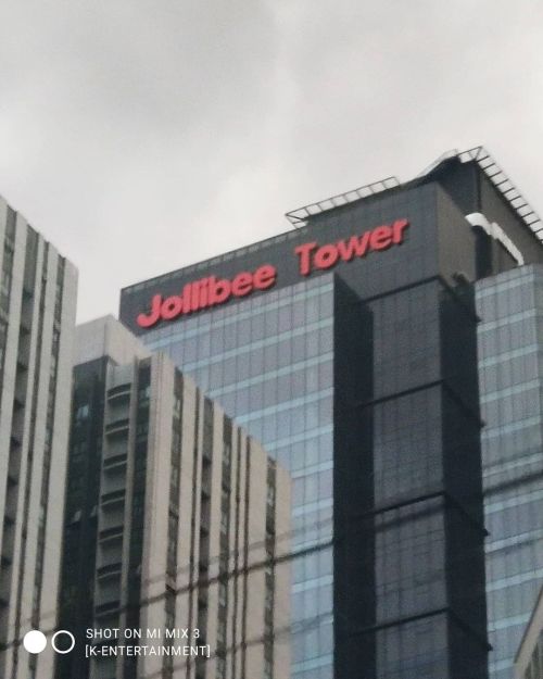 Jollibee Tower. www.instagram.com/p/CMuJdJ0LtrHhN9B8bsdtNt4Fh56BWyAn2P72dw0/?igshid=f6mv8dpg