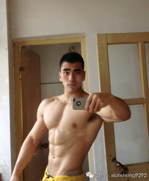 melaninmuscle: Jacky Liang and the selfie