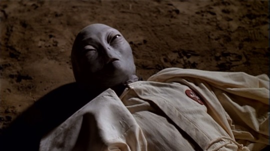 kawaiilluminatii:  warlocksmith:     that episode of the X-Files where they rip the hood off of a Klansman and it was an alien     