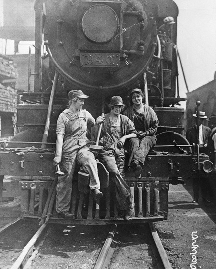 indypendenthistory:  Women railroad workers, 1918