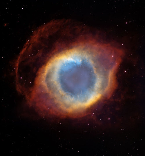 The Helix Nebula
I think planetary nebulae are one of the most beautiful things out there. They are the result of very violent reactions in the cosmos, a footprint of galactic agony and its precisely for the chaos they involve that I find them...