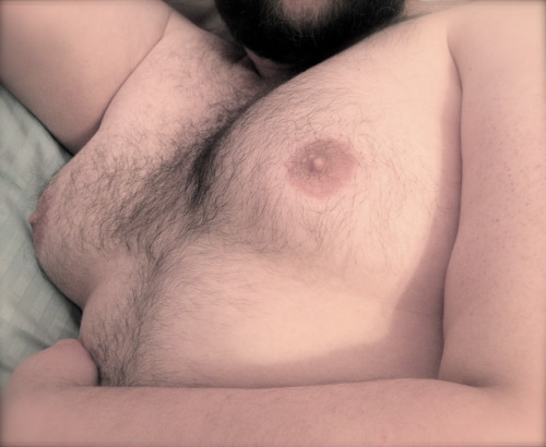 chubbyaddiction:  nakedapeeatingbanana:  And even more of my sexy man. I am so lucky.  Oh you lucky guy… 