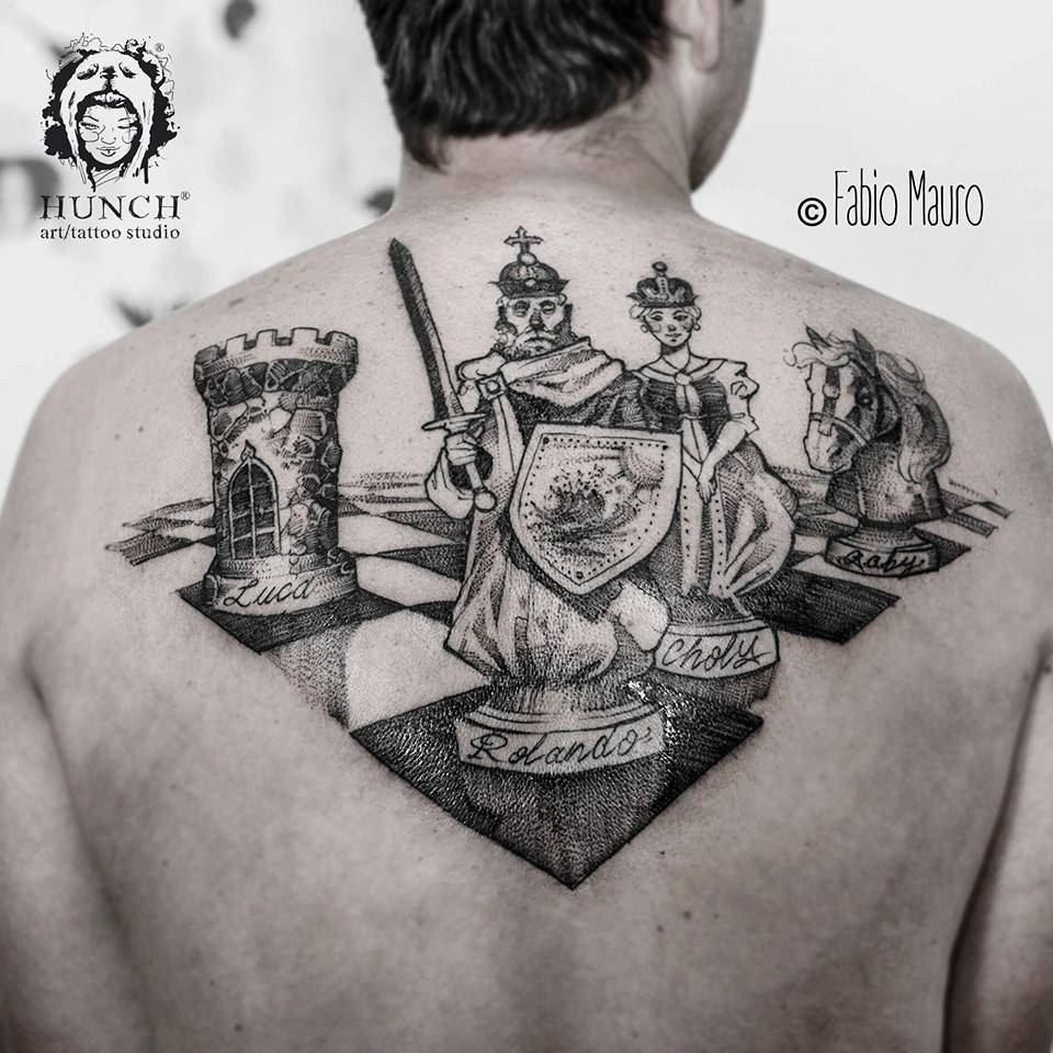 Tatuajes para Hombres — Tabla de ajedrez de estilo sketch en la espalda....