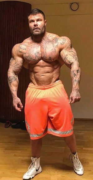 pjsesq:Wowsa. Artturi Kallio. Finnish bodybuilder. Viking. Huge, long pectorals. Huge chest to waist
