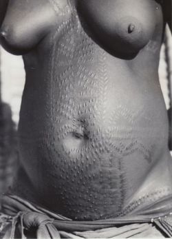 vintagecongo:  Bakutu woman, Belgian Congo