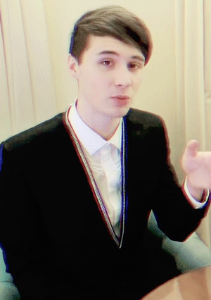 todanhowell:friendly reminder of how freaking good he looks suiting up 
