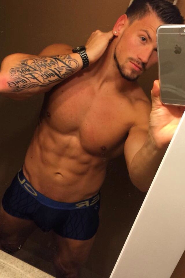 lovebeatsandheartstrings:  Shawn Dawson 😁😏