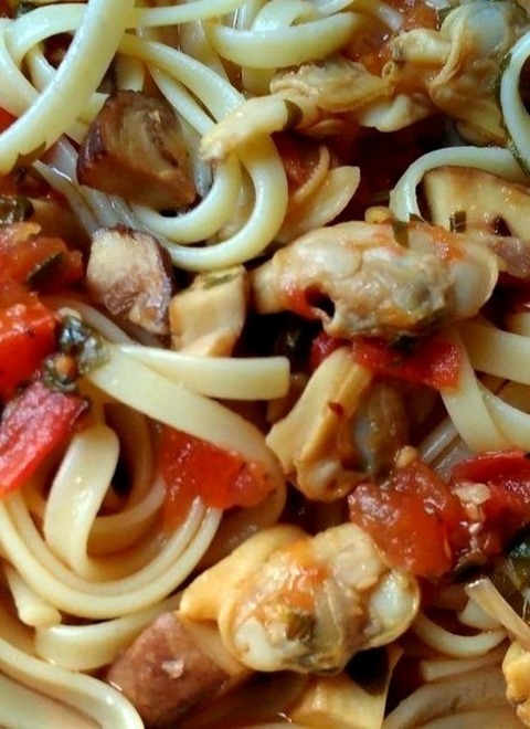 Linguine With Clams And Porcini Mushrooms - Seafood Main Dishes