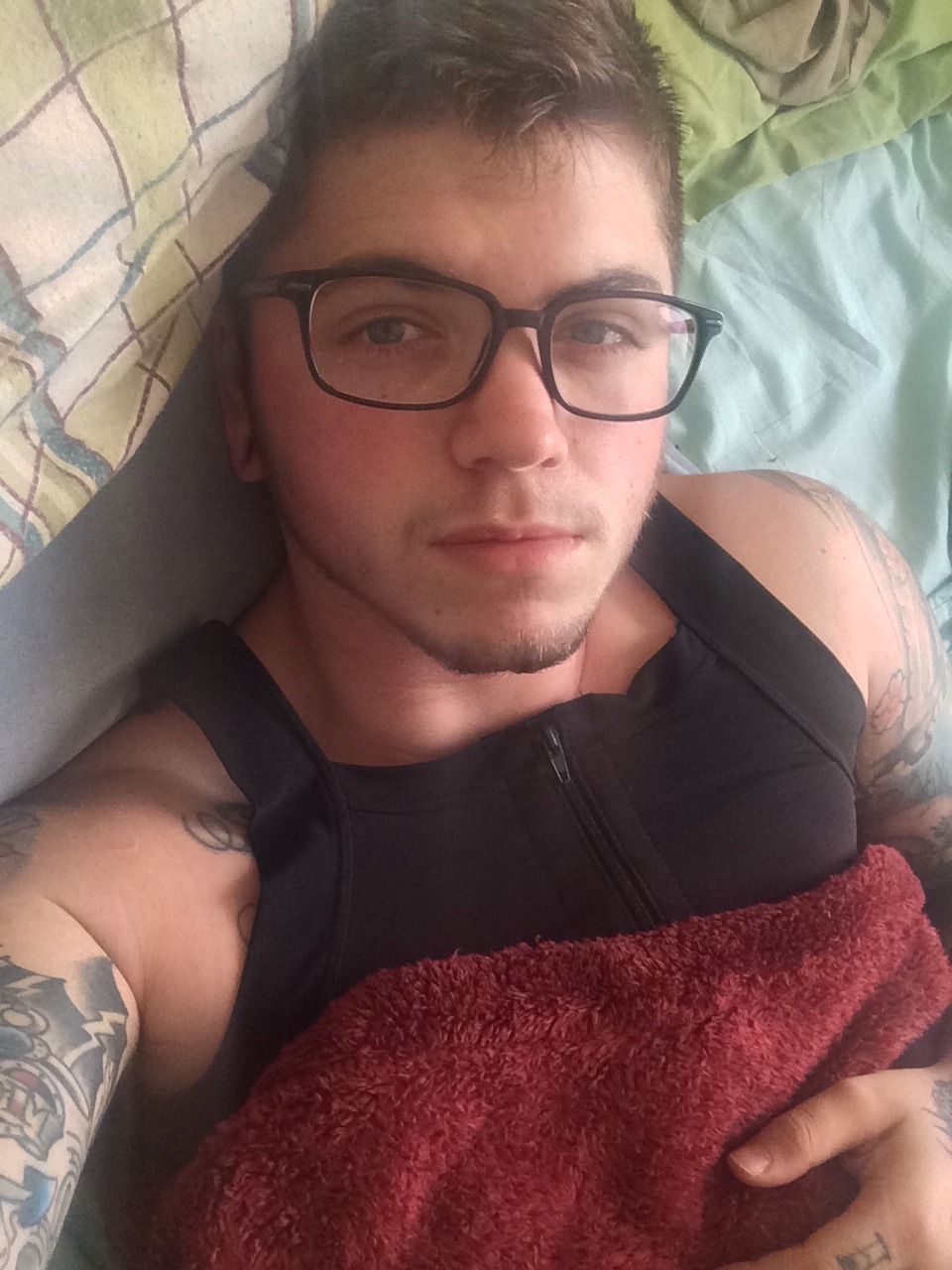 scumbugg:  killthedreams:  I could probably sleep until my chest reveal lol  omg