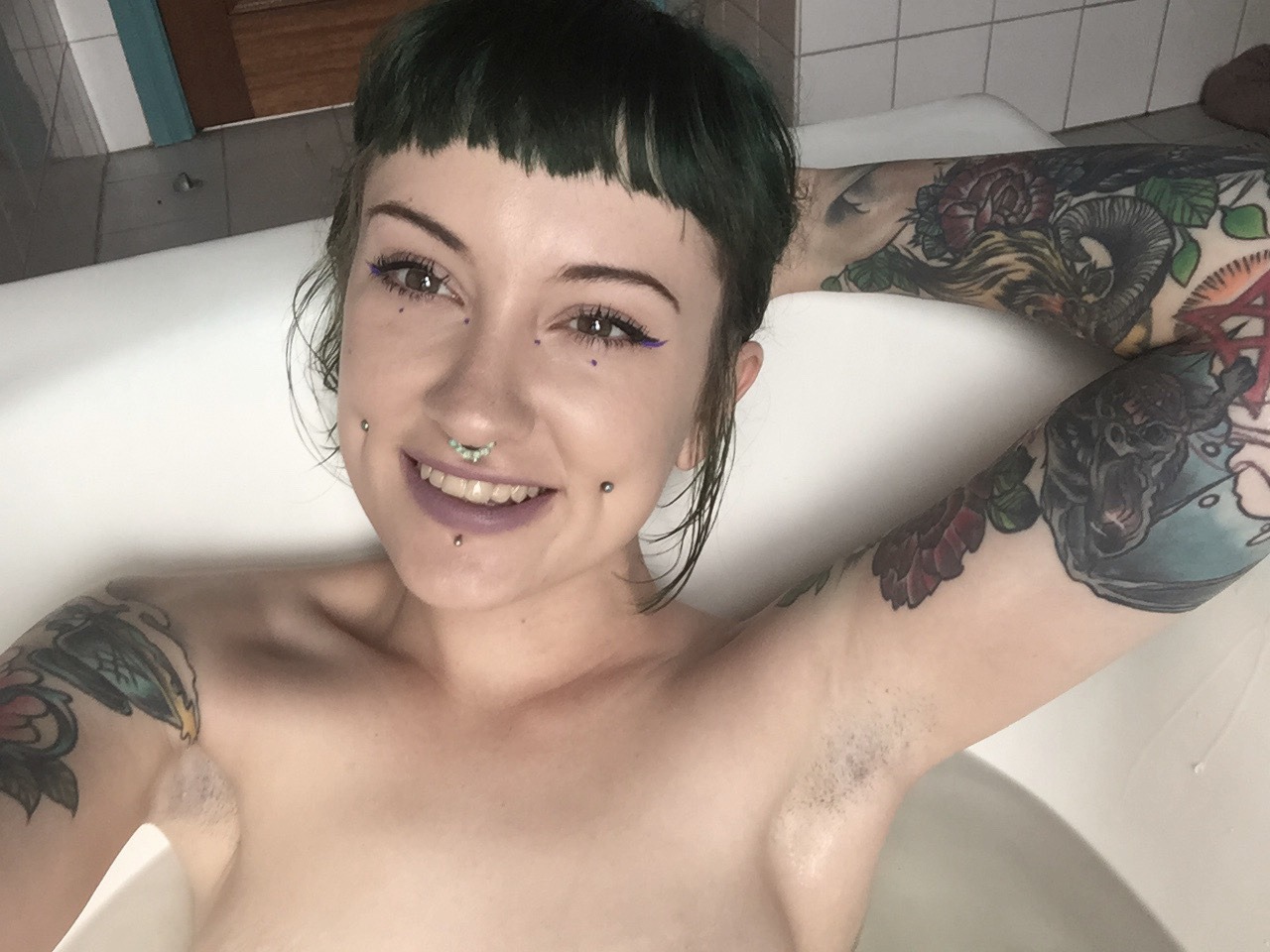 creepitreal666:Just shot a lil somethin somethin with Pebblez, now to shave my bod!