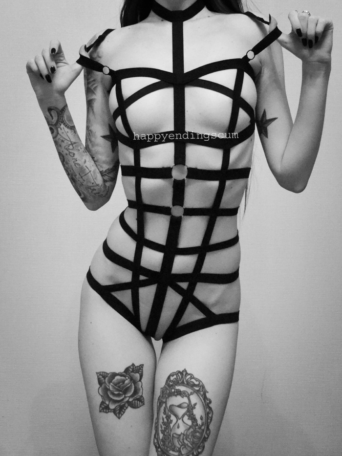 corinthiansjottr:  happyendingscum:  Annabelle harness  DO NOT REMOVE the link to