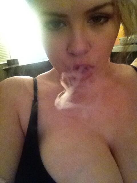 gonzohypnotoad:katie kox selfies