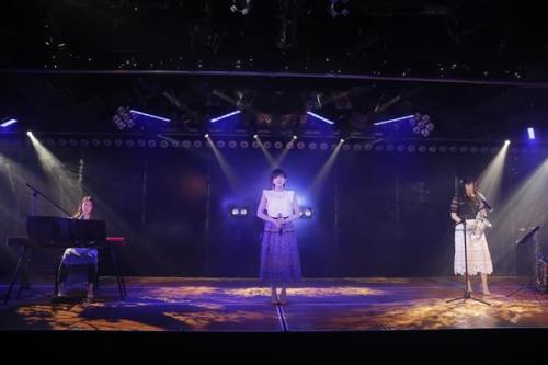 okdnn:  Download : Nakinagara Hohoende (Okada Nana vocal, Furuhata Nao sax & Takeuchi Miyu piano)  Download : Everyday Kachuusa Bossa Nova version (Okada Nana & Minegishi Minami vocal, Furuhata Nao sax & Takeuchi Miyu piano) 