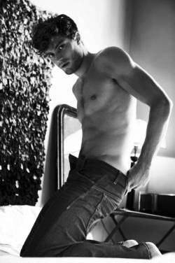 2hot2bstr8:  Reason number ONE why i’m SO excited for “50 Shades Of Grey”…..Jamie is SO UNBELIEVABLY SEXY I CAN’TTTTTTTTTTT♡♡♡♡♡