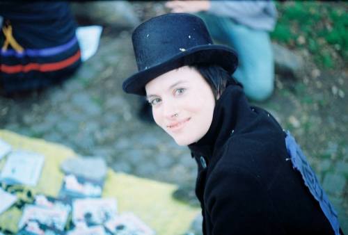 Myself at the Arde Closet (Stonewall conmemoration in La Plata). I look like a masive goth Willy Wonka o.O  Ph: Uli.