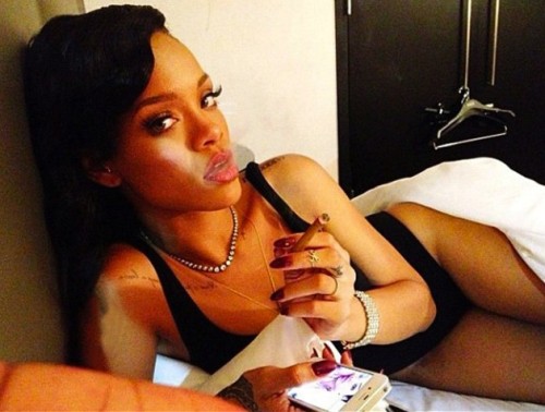 Rihanna smoking weed <3