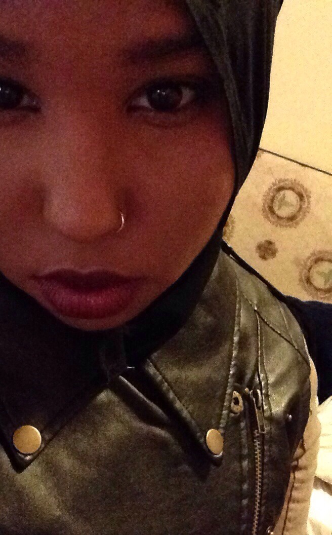 asjhdkg:  wow, who is this  Please stop w ur face and ur jacket.